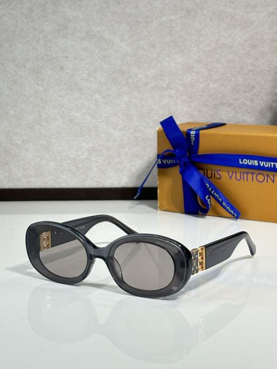 Picture of Louis Vuitton Sunglasses _SKUfw76440088fw
